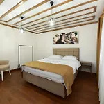Historical Wood Dublex At Taksim&galata Апартаменты *