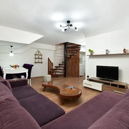 Historical Wood Dublex At Taksim&galata Апартаменты