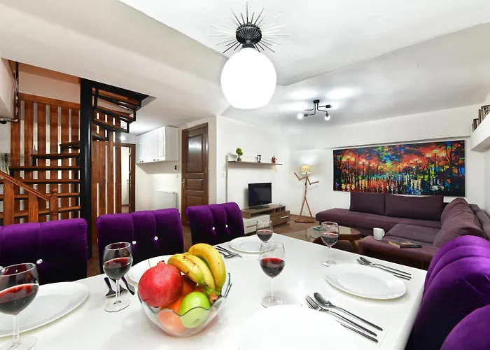 Historical Wood Dublex At Taksim&galata